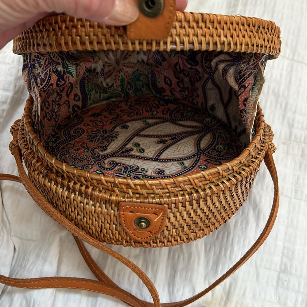 Rattan Canteen Bag Crossbody Purse Dark Natural Tan w Paisley Cloth Snap Closure - Picture 5 of 8